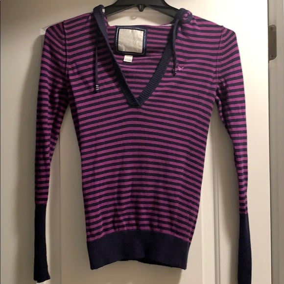 American Eagle Outfitters Sweaters - American eagle Long sleeve lite weight sweater